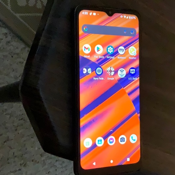 Revel phone - Picture 2 of 4